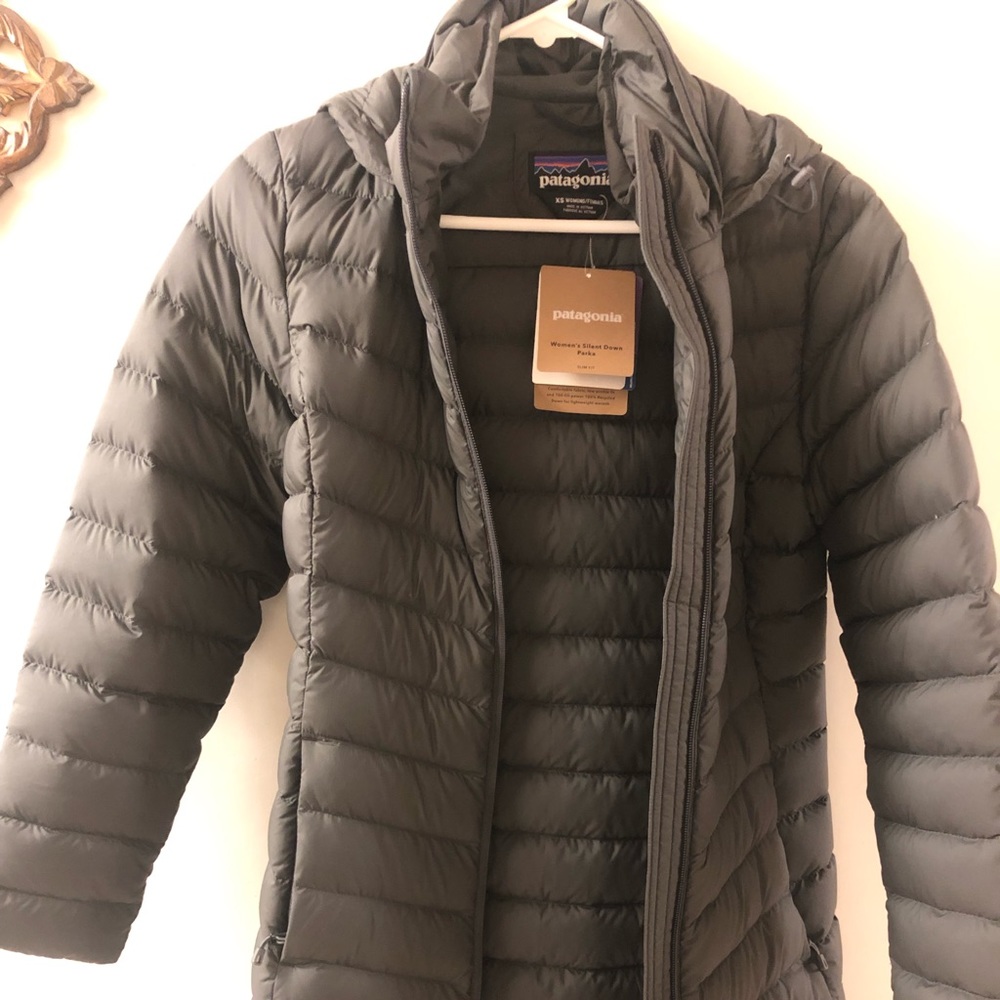 Patagonia women’s silent down parka sim fit NWT